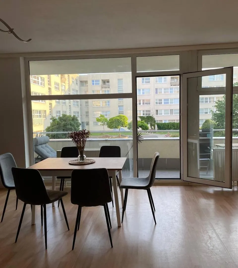 Cozy Bright Apartment Prague