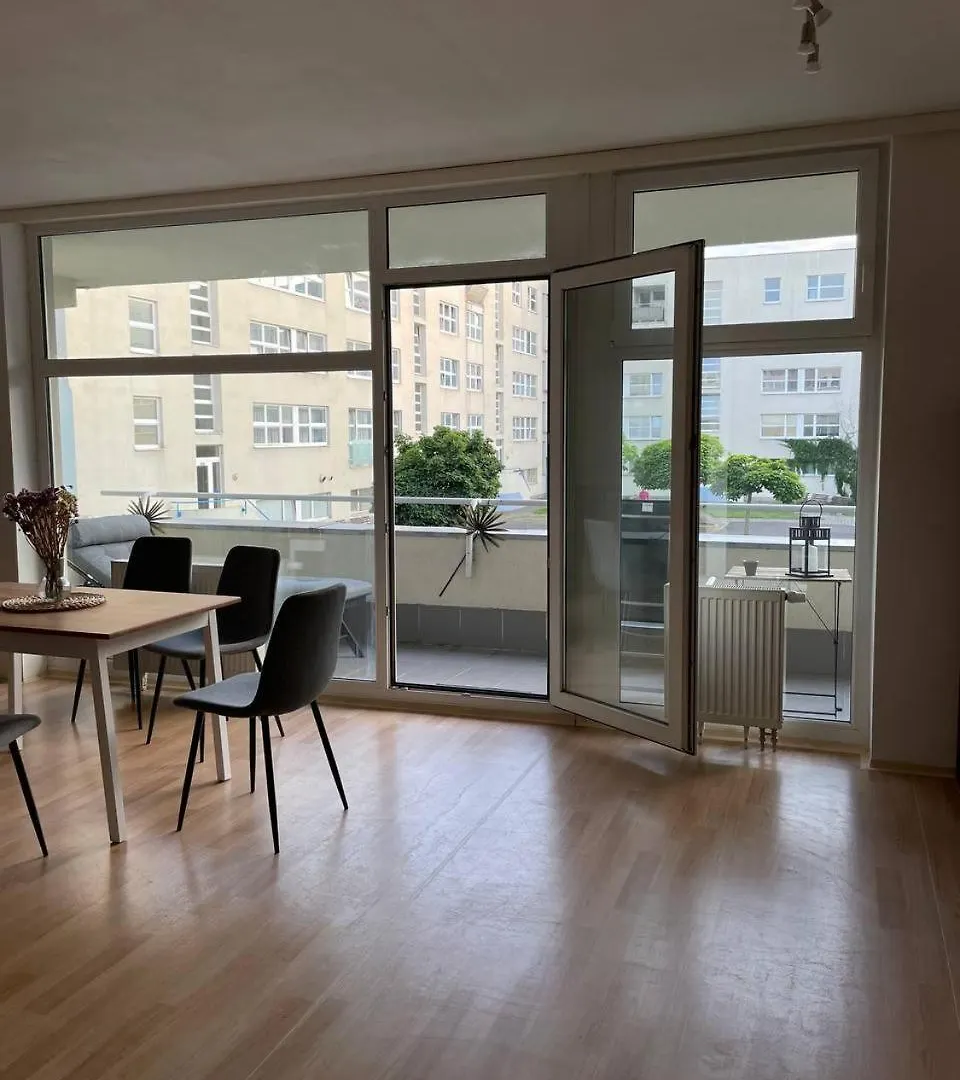 Cozy Bright Apartment Prague